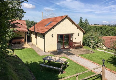 อื่นๆ Walnut Cottage