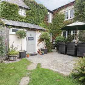 Primary image1Church Farmhouse,Haselbury Plucknett飯店