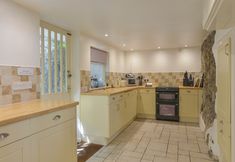 Others 6 April Cottage