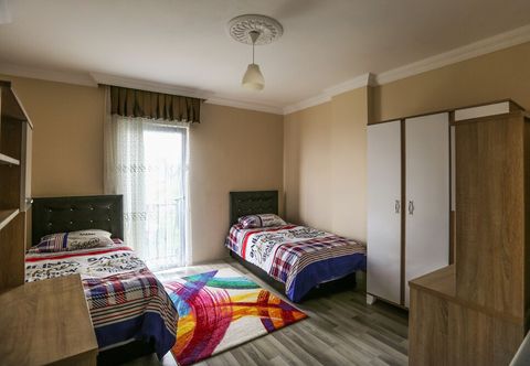 Others Travel in Home 2