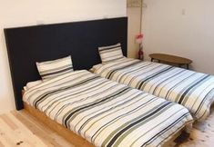 Others 3 BOND - Hostel