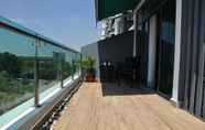 Others 2 Lawang Suite Apartment With Balcony