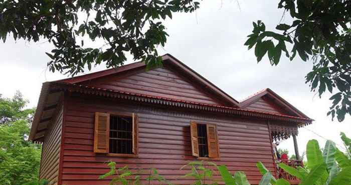 อื่นๆ Authentic Cambodian Angkor Cottage