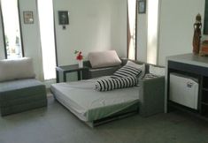 Khác 3 Rumah Putih Abu Abu