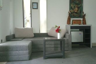 Khác 4 Rumah Putih Abu Abu