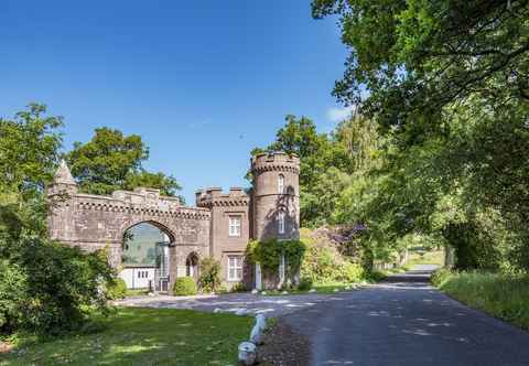 Others East Gatehouse Lodge