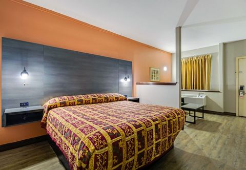 อื่นๆ Executive Inn & Suites