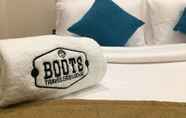 Lainnya 6 Boots Travelers Lodge