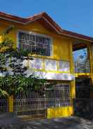 Foto utama Yellow HOUSE Vacation Rental