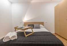 Others 4 House and People - Rua da Taxa