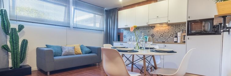 Others House and People - Rua da Taxa