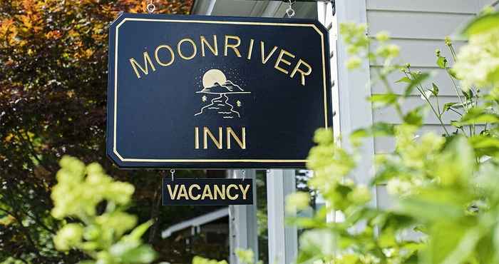 อื่นๆ Moonriver Inn