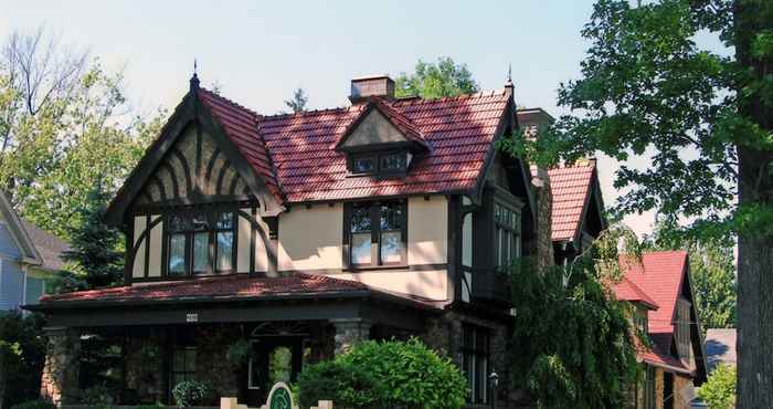 Lainnya The Victorian Tudor Inn