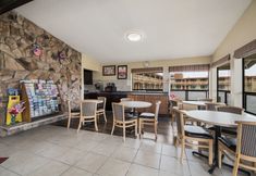 Others 6 Econo Lodge Inn & Suites