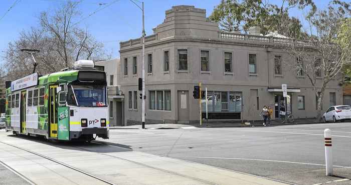 Khác Plum North Melbourne