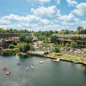 Primary image1高峰滑雪渡假村,John Brown Farm and Gravesite飯店