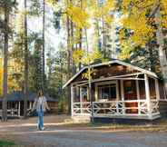 Others 3 Johnston Canyon Lodge and Bungalows