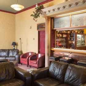 Lobby 1 Victoria Railway Hotel, โรงแรม & ที่พัก Rugby Park Stadium