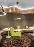 Lobby sitting area ibis Styles Yangzhou Baixiang Rd Hotel