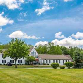 Primary image1Rodeway Inn Lakeville,利文斯顿县飯店