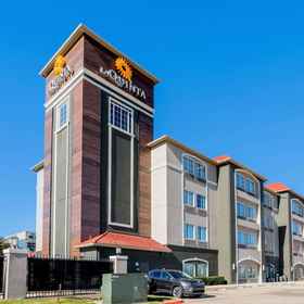 Primary image 1 La Quinta Inn & Suites by Wyndham Fort Worth Arlington West, University of Texas at Arlington Hotels