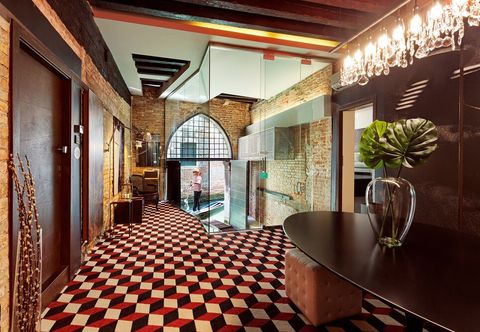 Others Charming House iQs