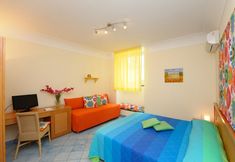 Lain-lain 4 Sharon House