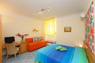 Lain-lain 4 Sharon House