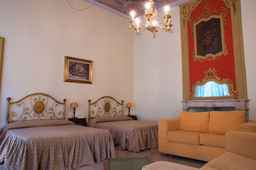 Hotel La Luna, USD 119.11