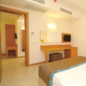 Room1卡斯塔利亞俱樂部渡假村 - 全包式,科纳克利钟楼广场飯店