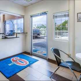 Interior entrance1華盛頓特區 - 會議中心 6 號汽車旅館,伦威克画廊飯店