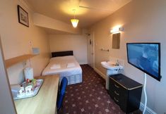 Others 4 The Handforth Lodge