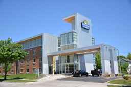 Days Inn & Suites by Wyndham Milwaukee, Rp 1.494.852