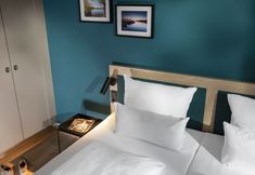 อื่นๆ 4 ROBINSON FLEESENSEE