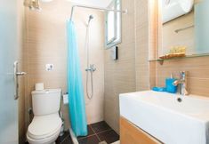 Others 6 Xenones Lindos