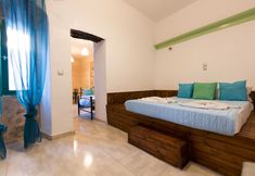 Others 3 Xenones Lindos