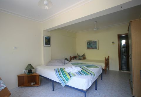 Others Cici's Pansion