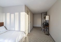 อื่นๆ 4 Upsuites Hotel