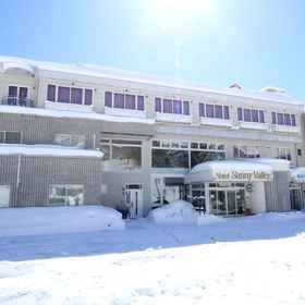 Primary image 1 โรงแรมซันนีแวลลีย์, โรงแรม & ที่พัก Hakuba Iwatake Mountain Resort