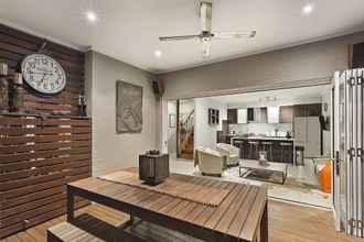 อื่นๆ 4 Resort Style Home near Airport & CBD