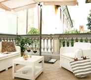 Others 2 Apartment With Beautiful Terrace in the Historical Center of Pietrasanta