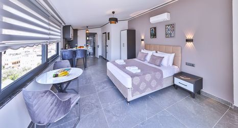 Others 2 White House Apart