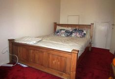 Others 4 House with a garden in Arnos Grove