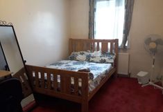 Others 3 House with a garden in Arnos Grove