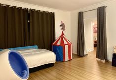 Khác 5 Family Home in Prime Location