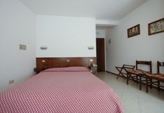 Lain-lain 5 Albergo De March