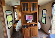 Others 4 Glamping With Llamas