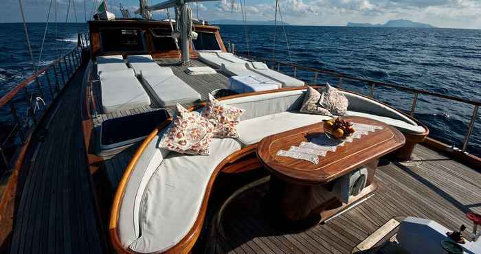 Lainnya Plaghia Charter Boat & Breakfast