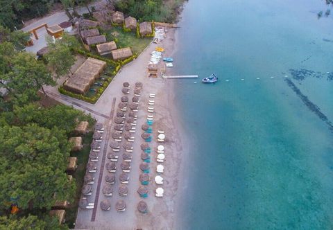 อื่นๆ Green Pine Beach & Bungalows