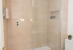 Others 5 Crescent Mews